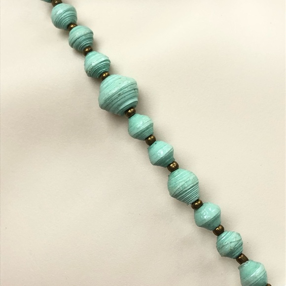Sea foam green long beaded necklace - Picture 2 of 4